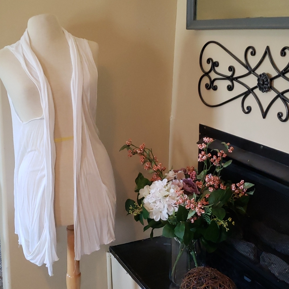 Women plus size 3 white vest